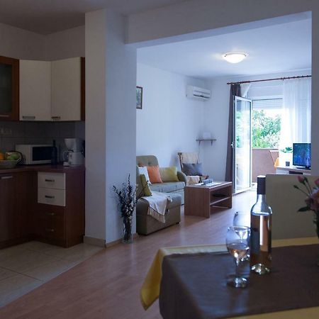 Apartment Helga Ližnjan Eksteriør bilde