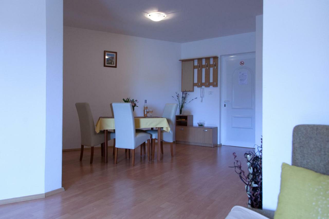 Apartment Helga Ližnjan Eksteriør bilde